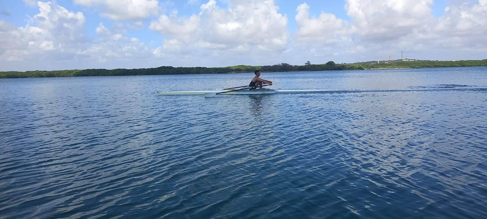 Equipe de remo treinando na lagoa de Extremoz